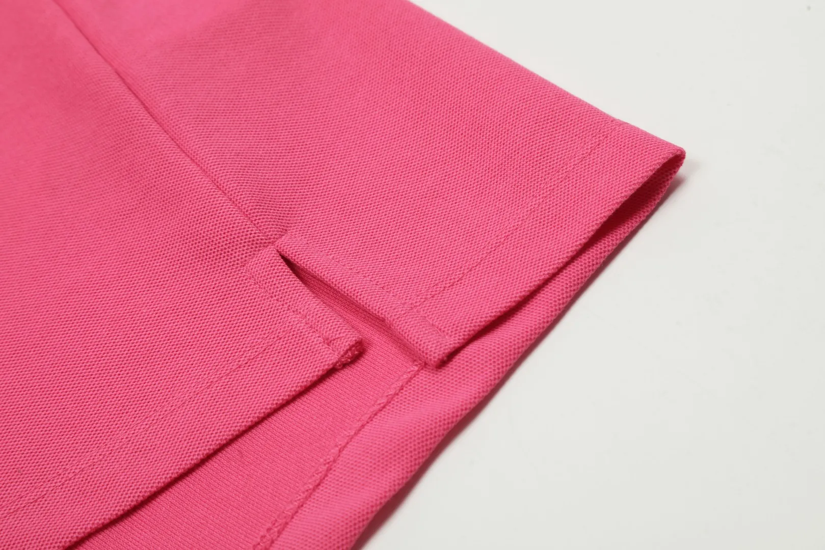 🅿️152 "Top quality" Style number: DS001# (not off the shelves all year round) [Ralph Lauren classic pony embroidered lapel POLO short sleeves] ✅Ralph Lauren Ralph Lauren classic basic versatile POLO short sleeves ✅Main supply platform live broadcast Wholesale entities will be replenished when out of stock Not removed from the shelves ✅ZP quality 1:1 version Scan the code to enter the GF website Z cabinet quality ✅Detailed quality The only one in Guangzhou Imported pique fabrics Mainly high-end, cost-effective and good quality. Needless to say, the version is restored to the original version. The maximum size can be worn up to 210 pounds. Loose, comfortable and stress-free. ✅Wear for work and life. Suitable for various occasions. A must-have recommendation for couples. Size: